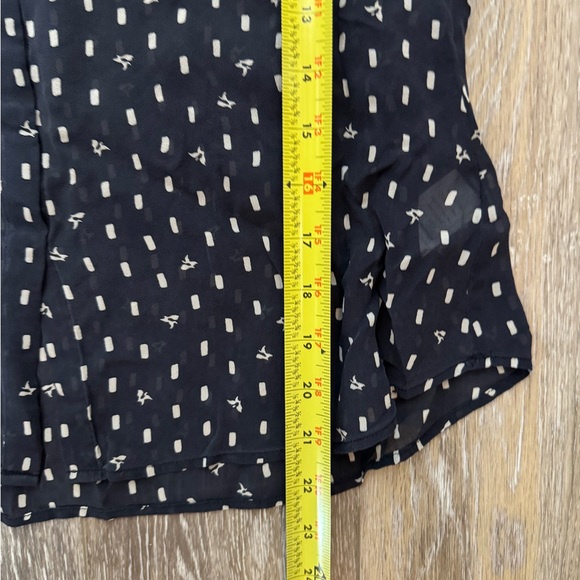 Ecru Chic Black and White Patterned 100% Silk Blouse Size M - Picture 11 of 11